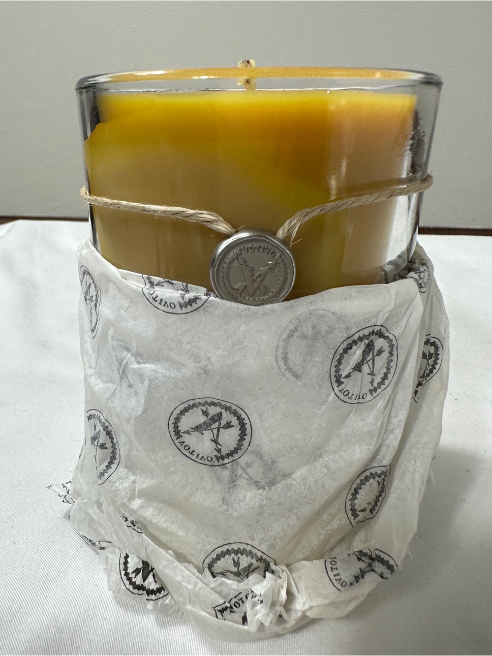 Votivo Red Currant 6.8 oz Aromatic Candle - New - Picture 7 of 8